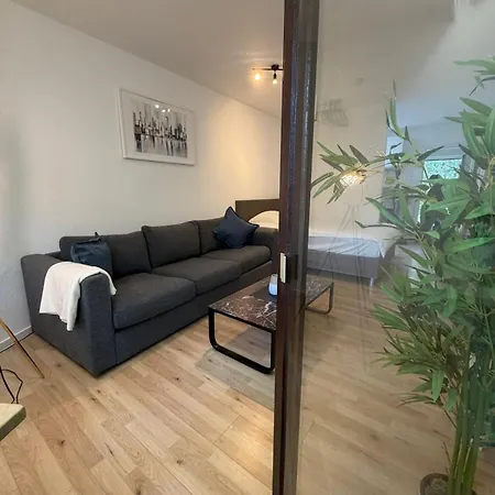 Apartment Modern Garden Private Entrance *