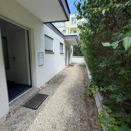 Modern Garden Private Entrance *
